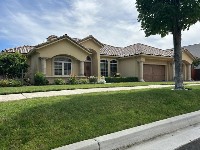 4506 Pinnacle Drive, Medford, OR 97504