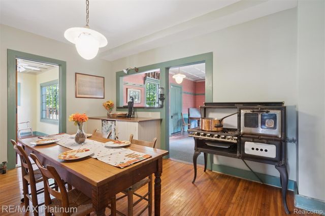 126 W Hanover Street, Marshall, MI 49068