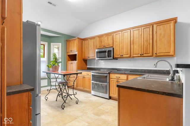 5029 Anna Maria Drive, Columbus, IN 47203