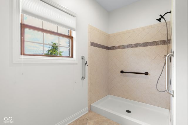 5029 Anna Maria Drive, Columbus, IN 47203