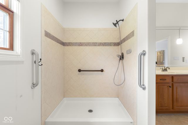 5029 Anna Maria Drive, Columbus, IN 47203