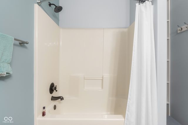 5029 Anna Maria Drive, Columbus, IN 47203