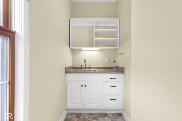 5029 Anna Maria Drive, Columbus, IN 47203