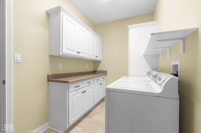 5029 Anna Maria Drive, Columbus, IN 47203