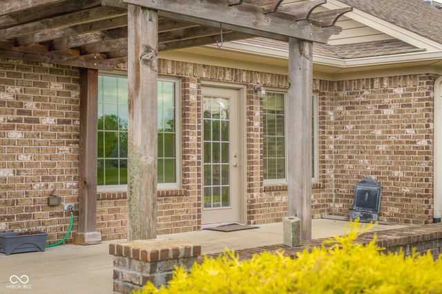 5029 Anna Maria Drive, Columbus, IN 47203