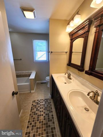 307 E MARBLE ST, Mechanicsburg, PA 17055