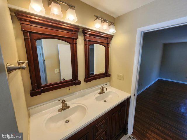 307 E MARBLE ST, Mechanicsburg, PA 17055