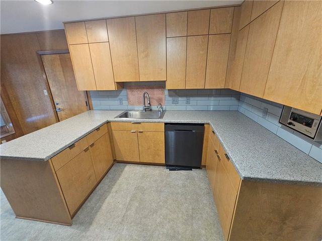 1107 S 2nd Street, Leavenworth, KS 66048