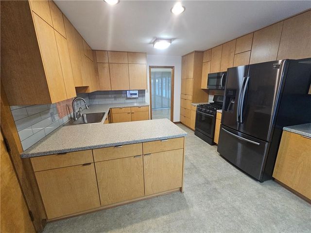 1107 S 2nd Street, Leavenworth, KS 66048