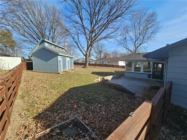 1107 S 2nd Street, Leavenworth, KS 66048