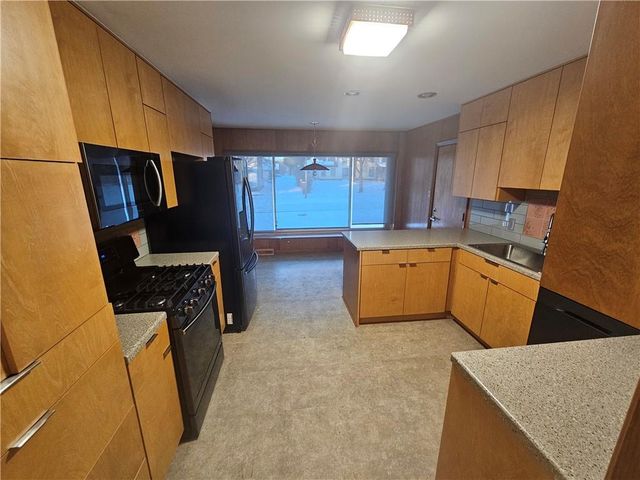 1107 S 2nd Street, Leavenworth, KS 66048