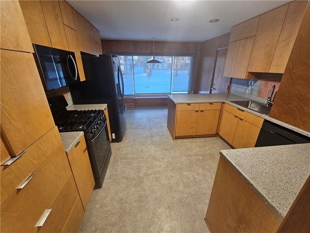 1107 S 2nd Street, Leavenworth, KS 66048