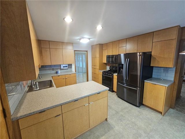 1107 S 2nd Street, Leavenworth, KS 66048