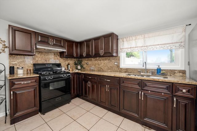 7030 W 84th Street, Burbank, IL 60459