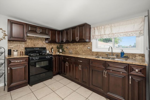 7030 W 84th Street, Burbank, IL 60459