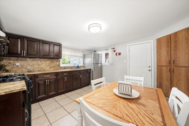 7030 W 84th Street, Burbank, IL 60459