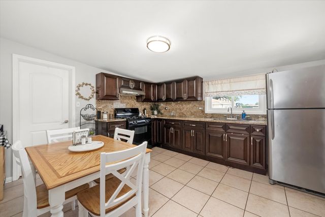 7030 W 84th Street, Burbank, IL 60459