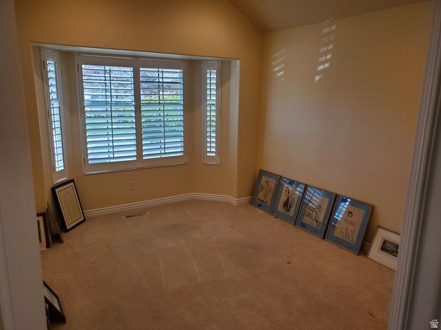 5586 S 250 E, Washington Terrace, UT 84405