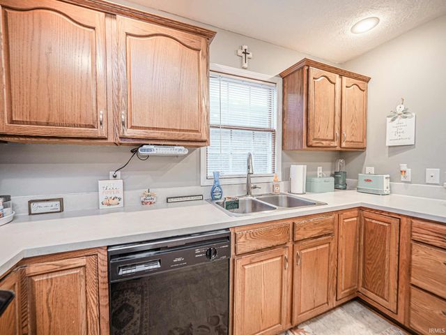 6424 Highcroft Drive, Evansville, IN 47715