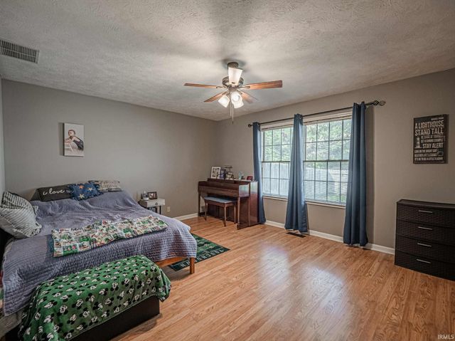 6424 Highcroft Drive, Evansville, IN 47715