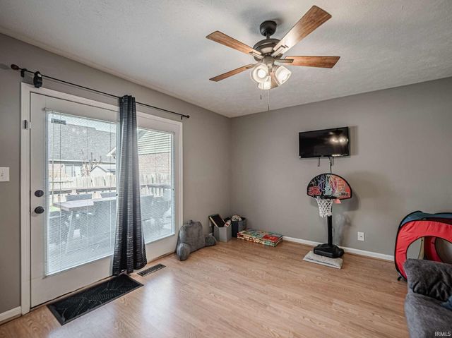 6424 Highcroft Drive, Evansville, IN 47715