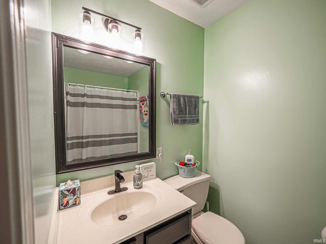 6424 Highcroft Drive, Evansville, IN 47715