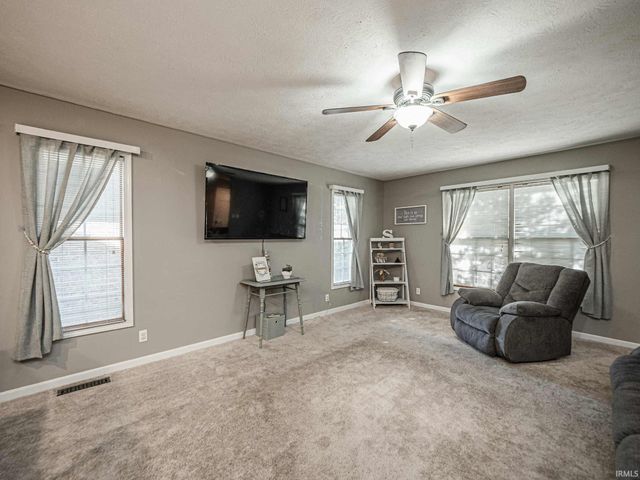 6424 Highcroft Drive, Evansville, IN 47715