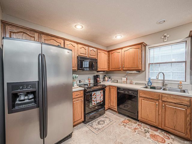 6424 Highcroft Drive, Evansville, IN 47715