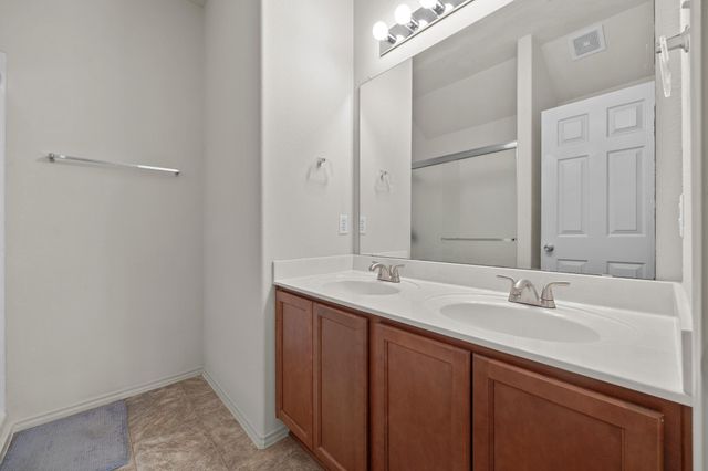 621 Amber LN, Jarrell, TX 76537