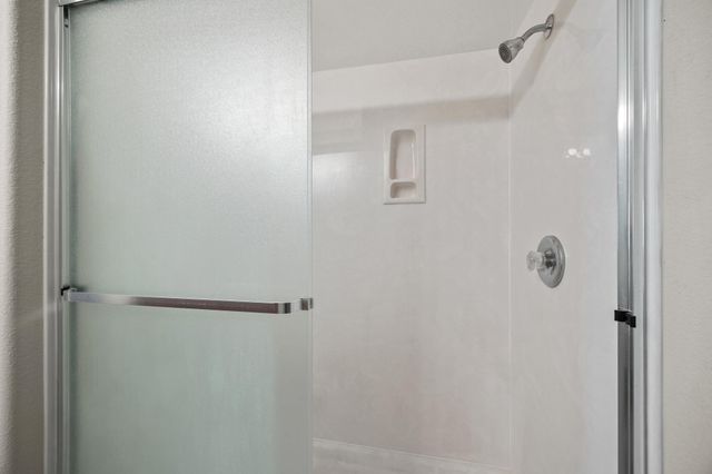 621 Amber LN, Jarrell, TX 76537