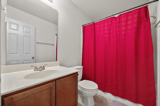621 Amber LN, Jarrell, TX 76537