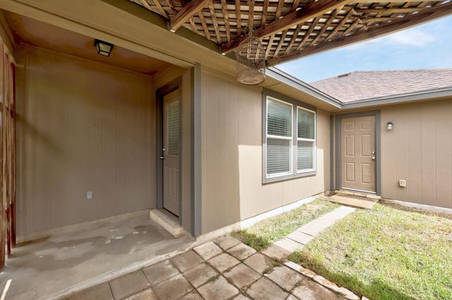 621 Amber LN, Jarrell, TX 76537