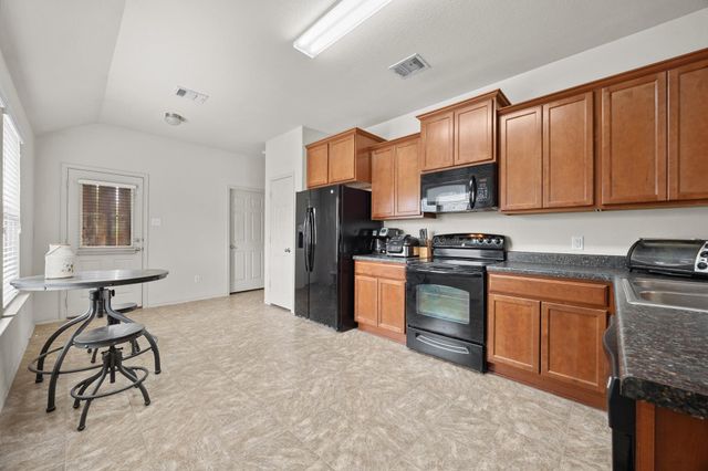 621 Amber LN, Jarrell, TX 76537