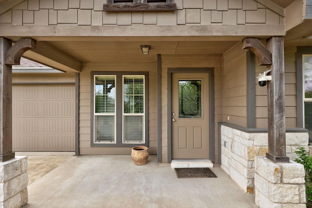 621 Amber LN, Jarrell, TX 76537