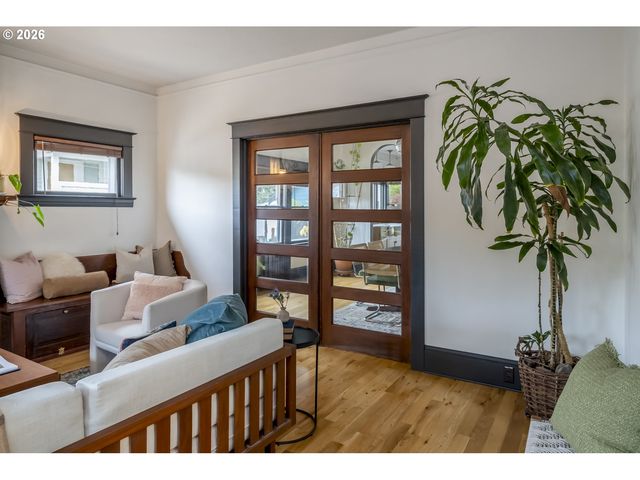 7027 N MOORE Ave, Portland, OR 97217