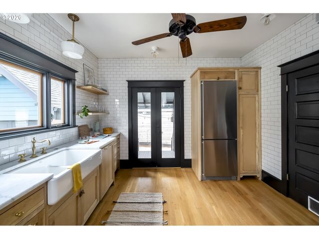 7027 N MOORE Ave, Portland, OR 97217