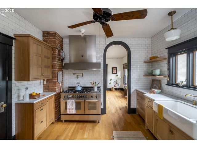 7027 N MOORE Ave, Portland, OR 97217