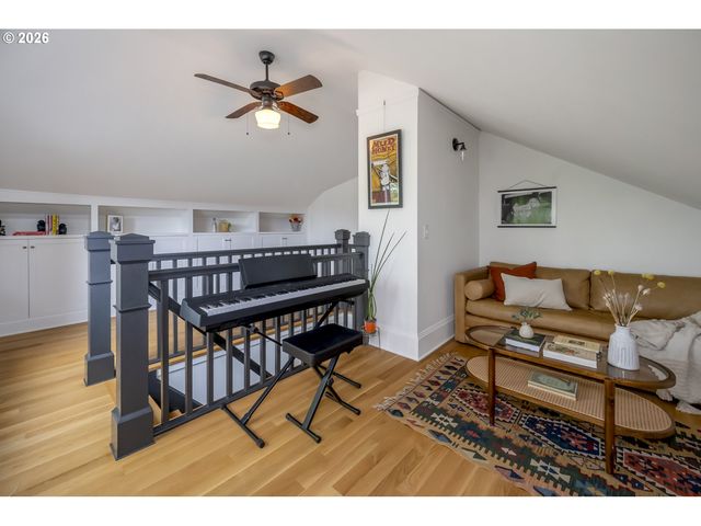 7027 N MOORE Ave, Portland, OR 97217