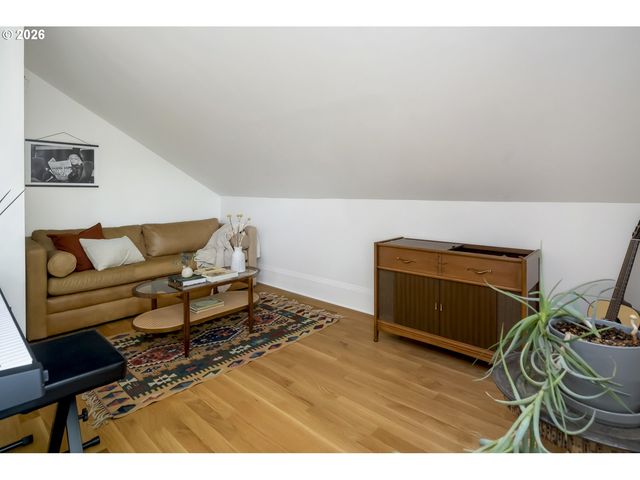 7027 N MOORE Ave, Portland, OR 97217