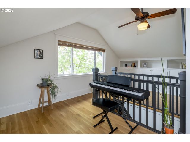 7027 N MOORE Ave, Portland, OR 97217
