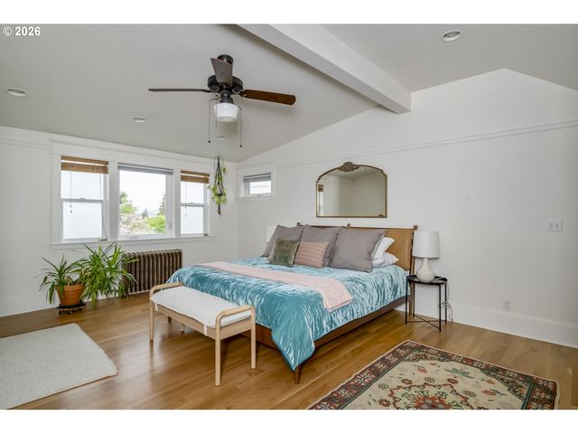 7027 N MOORE Ave, Portland, OR 97217