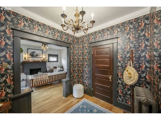 7027 N MOORE Ave, Portland, OR 97217