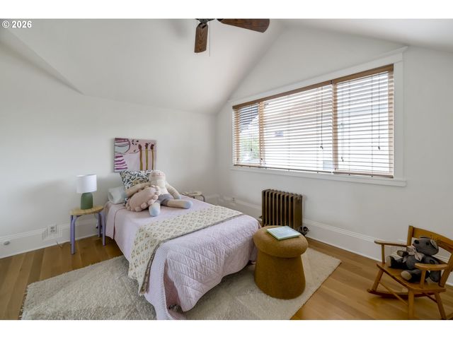 7027 N MOORE Ave, Portland, OR 97217
