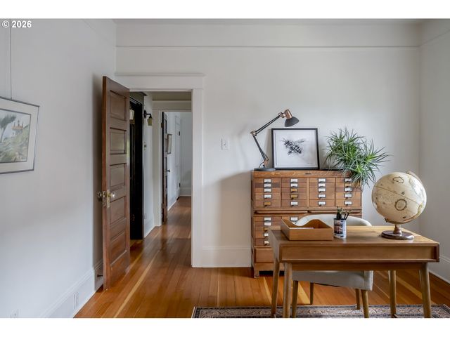 7027 N MOORE Ave, Portland, OR 97217