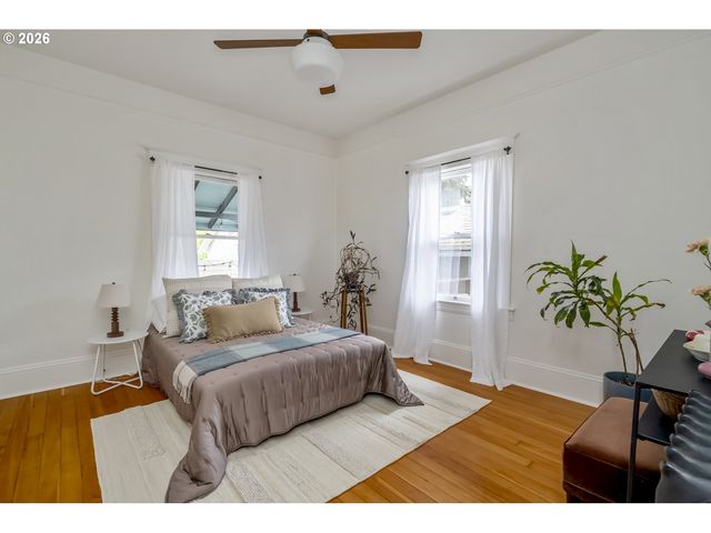 7027 N MOORE Ave, Portland, OR 97217