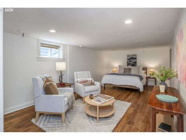 7027 N MOORE Ave, Portland, OR 97217