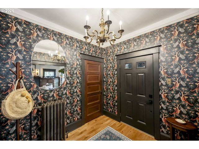 7027 N MOORE Ave, Portland, OR 97217