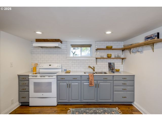 7027 N MOORE Ave, Portland, OR 97217