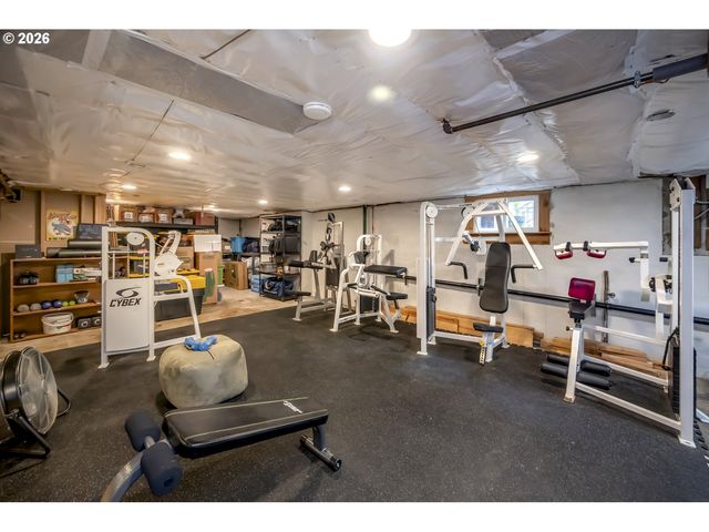 7027 N MOORE Ave, Portland, OR 97217