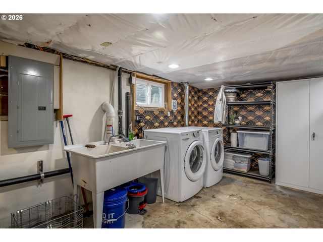 7027 N MOORE Ave, Portland, OR 97217